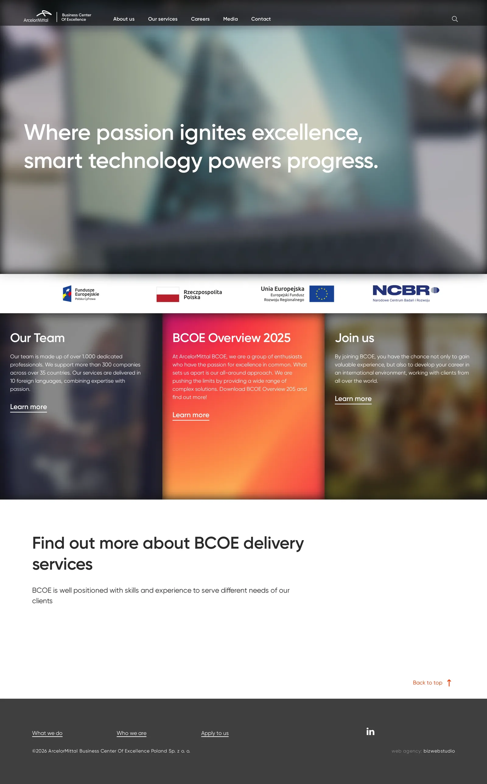 Cała strona główna ArcelorMittal BCOE: film z hasłem, logotypy funduszy UE i NCBR, trzy karty „Our Team”, „BCOE Overview 2025” i „Join us”, zaproszenie do opisu usług i ciemna stopka