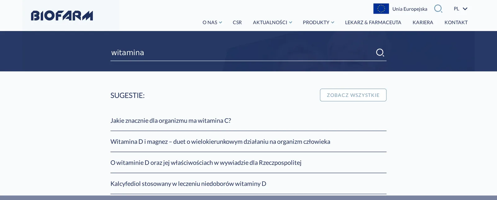 Rozwinięta wyszukiwarka pod nagłówkiem z wpisanym słowem „witamina”, lista czterech podpowiedzi z artykułami o witaminach i przycisk „Zobacz wszystkie”