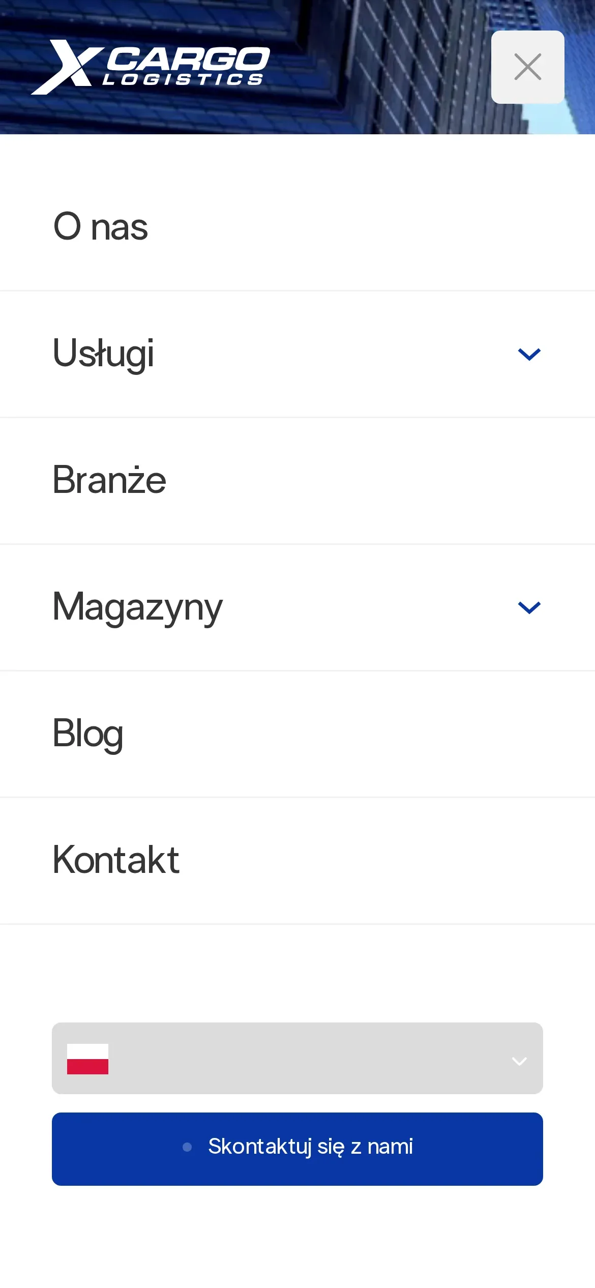 Otwarte menu strony xCargo Logistics na telefonie: O nas, Usługi, Branże, Magazyny, Blog, Kontakt, wybór języka i przycisk „Skontaktuj się z nami”